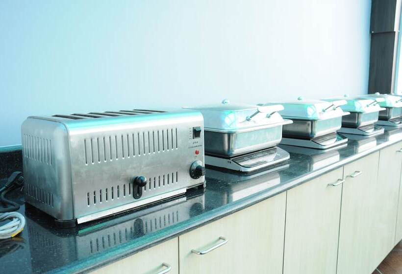 هتل Saibala Budget Airport