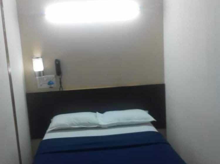 בית מלון כפרי Surya Residency