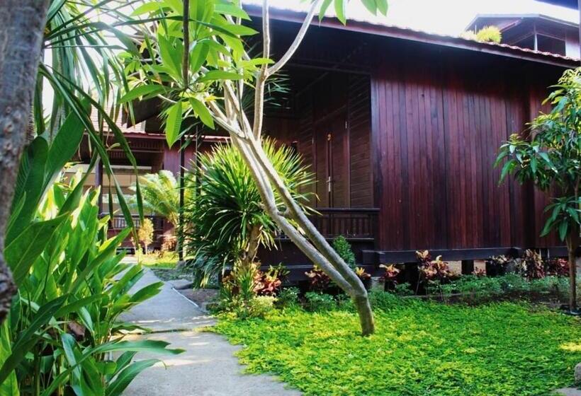 هتل Exotic Komodo