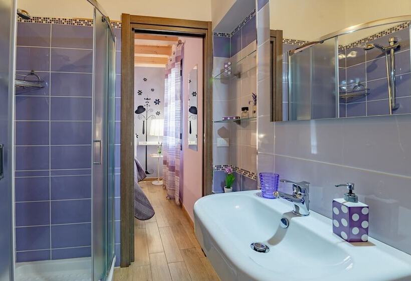 هتل La Finestra Sul Cortile B&b