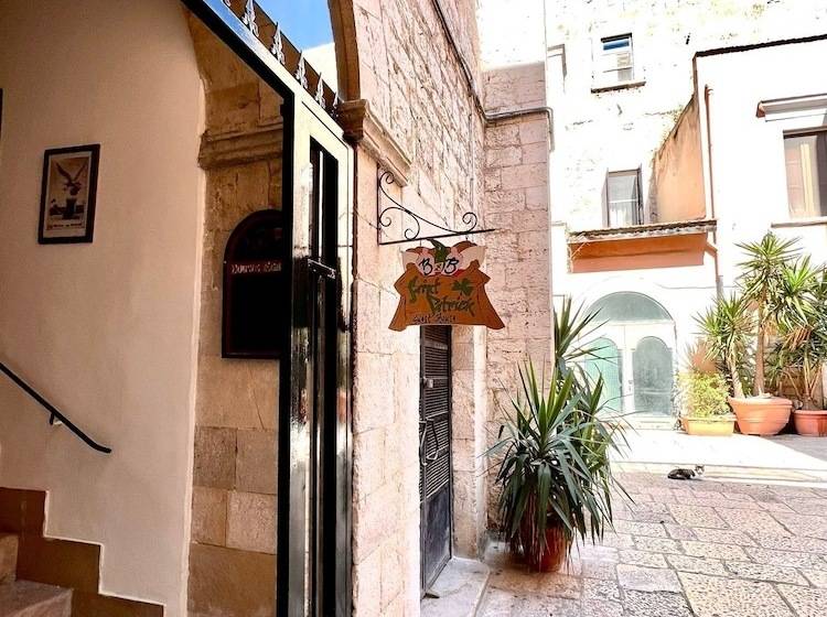 هتل Saint Patrick Guest House