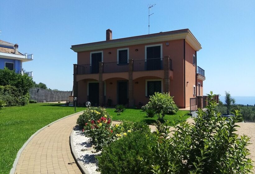 هتل Villa Feluchia Tra Il Mare E Il Vulcano