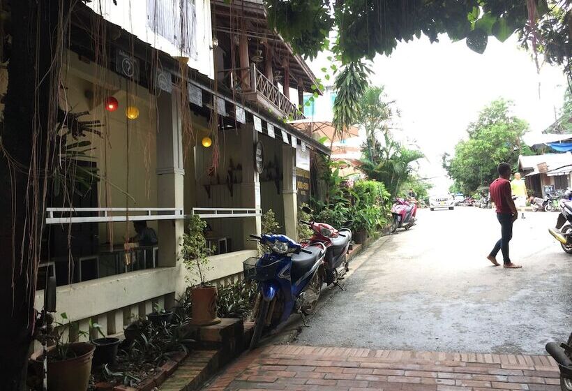 هتل Y Not Laos Hostel