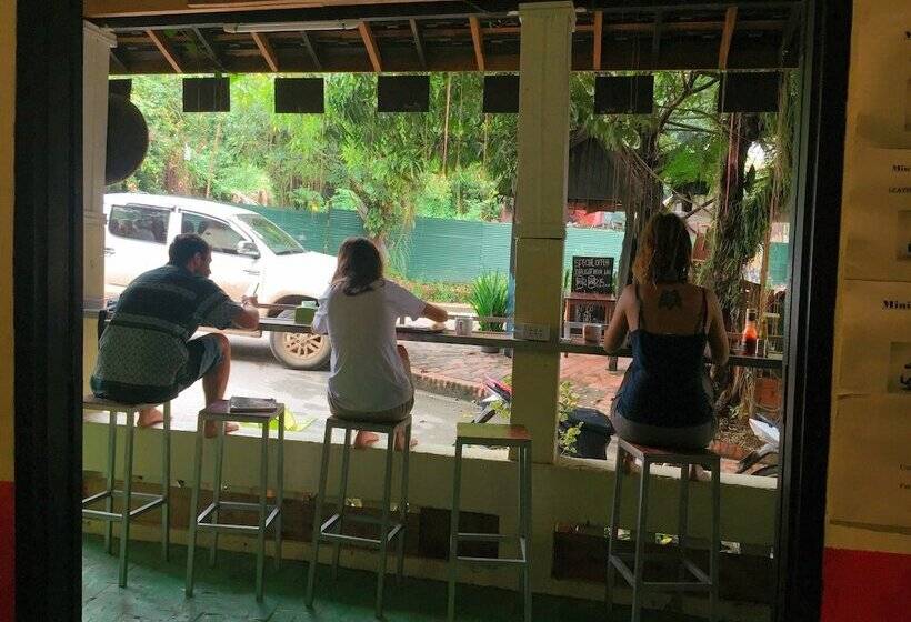 هتل Y Not Laos Hostel