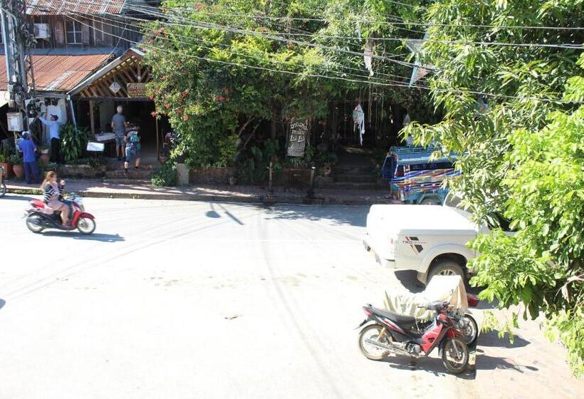 هتل Y Not Laos Hostel