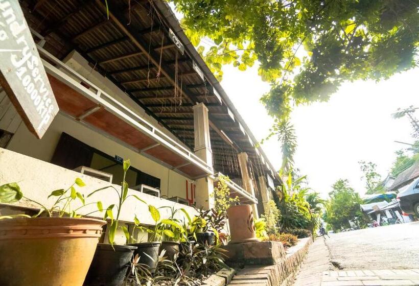هتل Y Not Laos Hostel