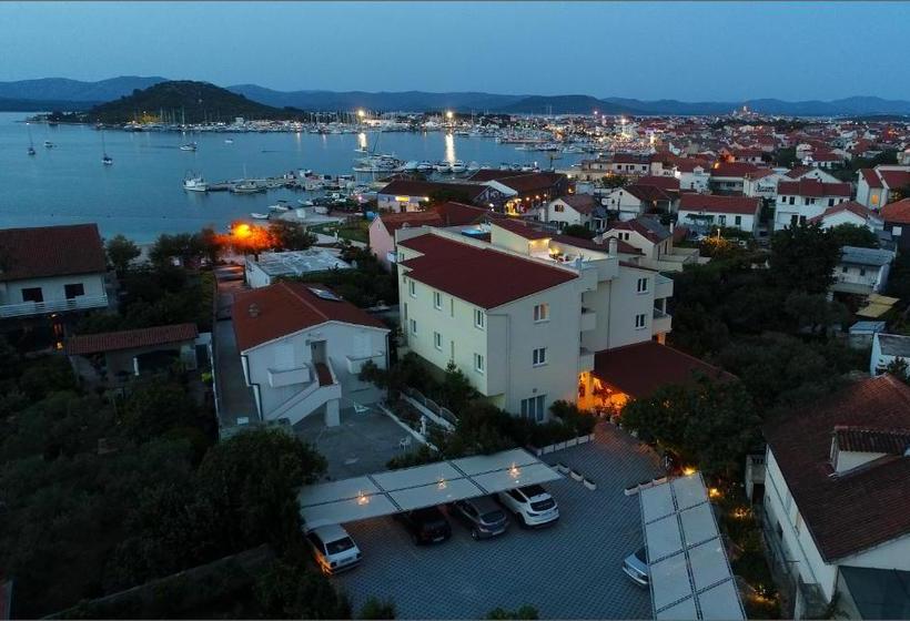 בית מלון כפרי Apartments Stella Adriatica