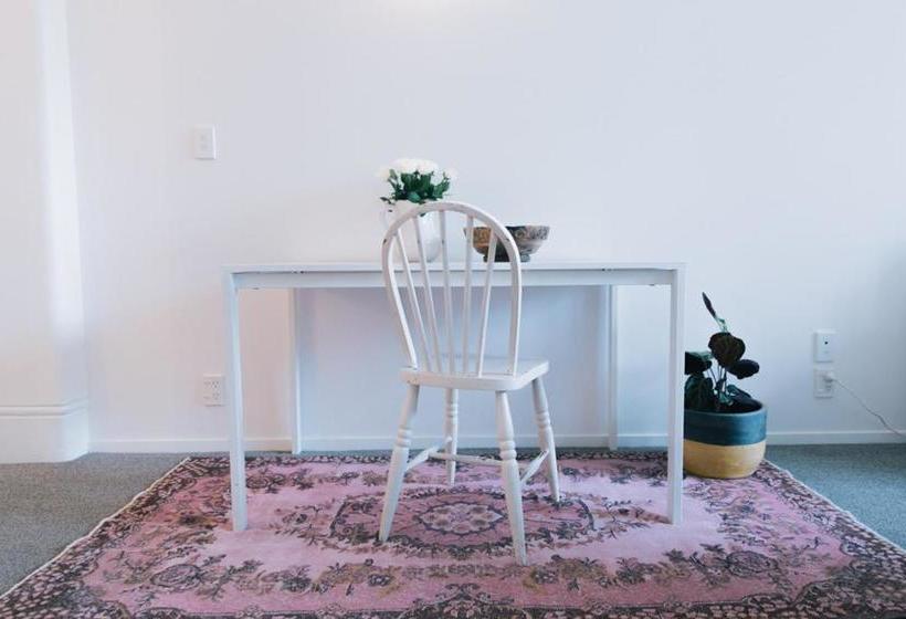 هتل Bohemian Studio Hideaway