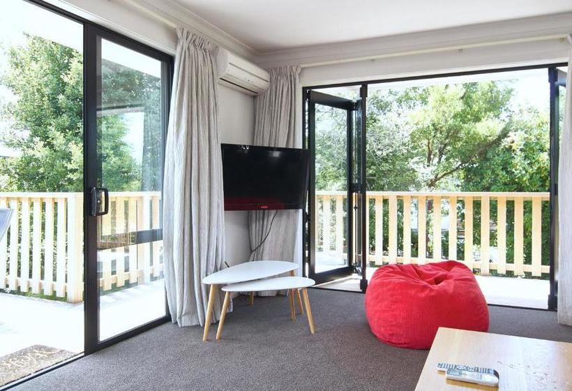 هتل Brookside Villa