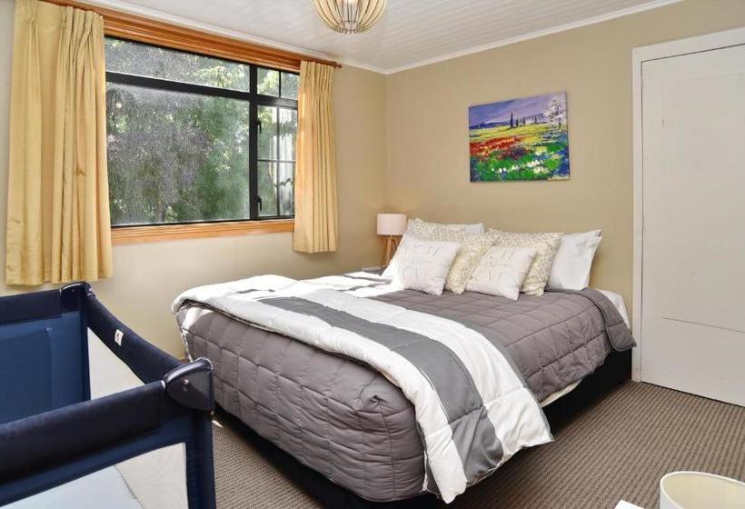 هتل Racecourse Villa - Christchurch Holiday Homes