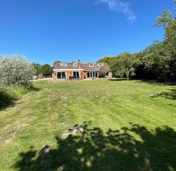 هتل Haymills Guesthouse