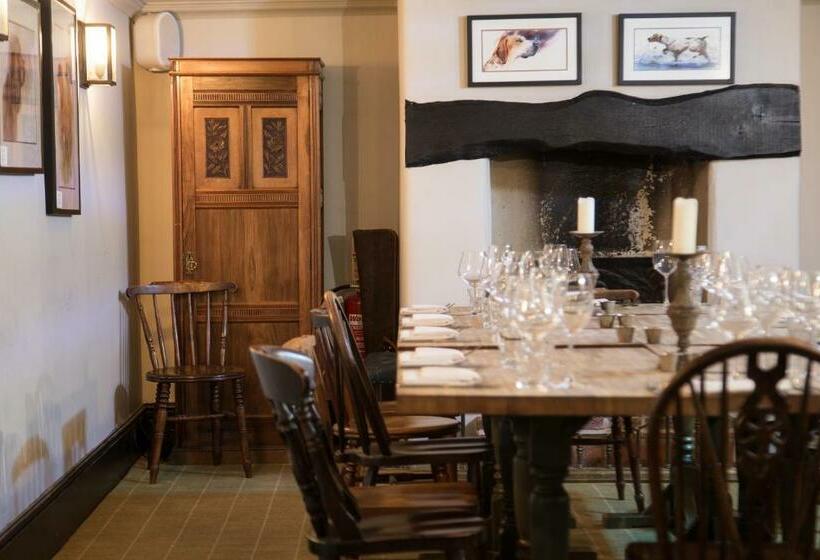 فندق King John Inn