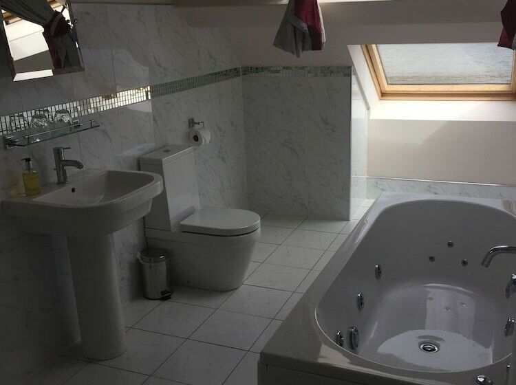 فندق Newton Hall Guest House