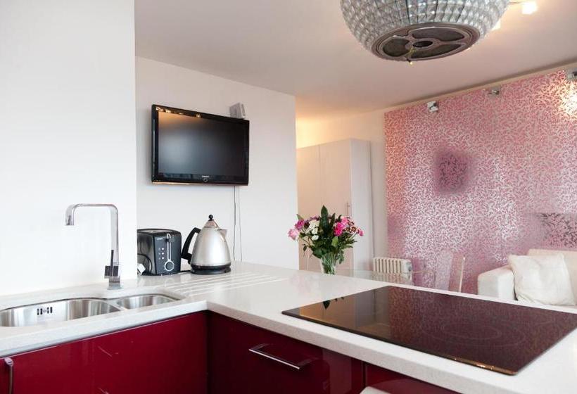 هتل Piccadilly Holiday Apartment