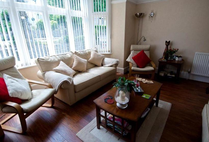 هتل The Red House Guest House