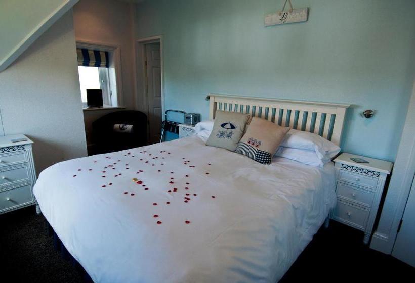 هتل The Red House Guest House