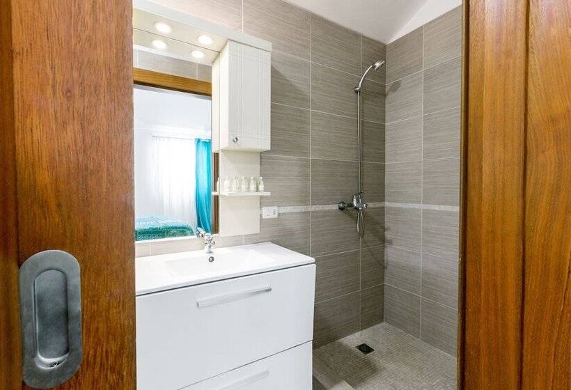 ホテル Tropicana Suites Deluxe Beach Club & Pool