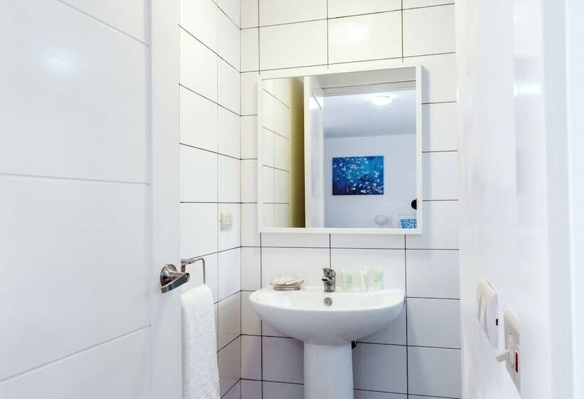 ホテル Tropicana Suites Deluxe Beach Club & Pool