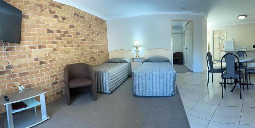 Crows Nest Motel