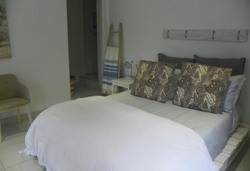 هتل Blue S Guest House