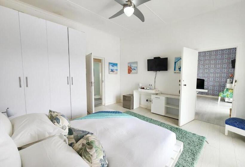 هتل Blue S Guest House