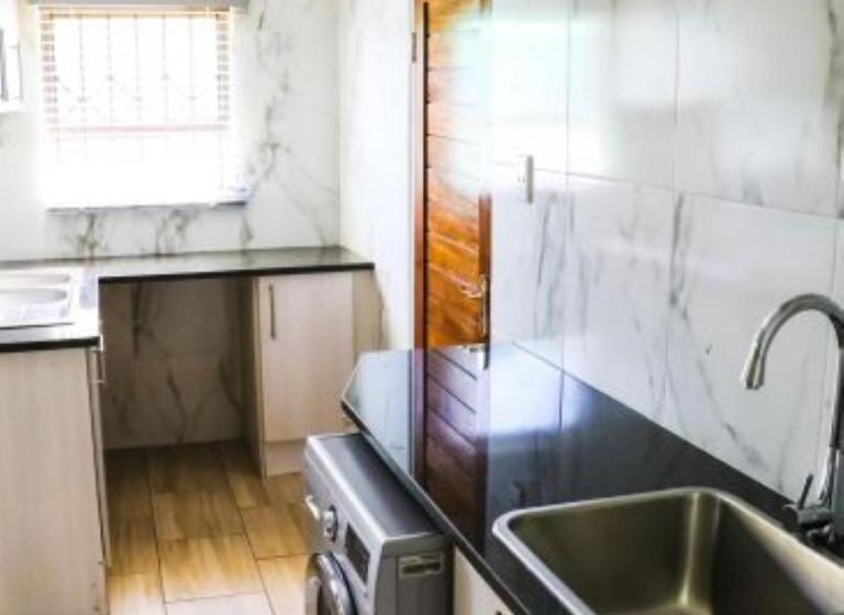 酒店 Estoby Executive Guest House