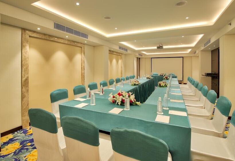 בית מלון כפרי Golden Tulip Essential Jaipur