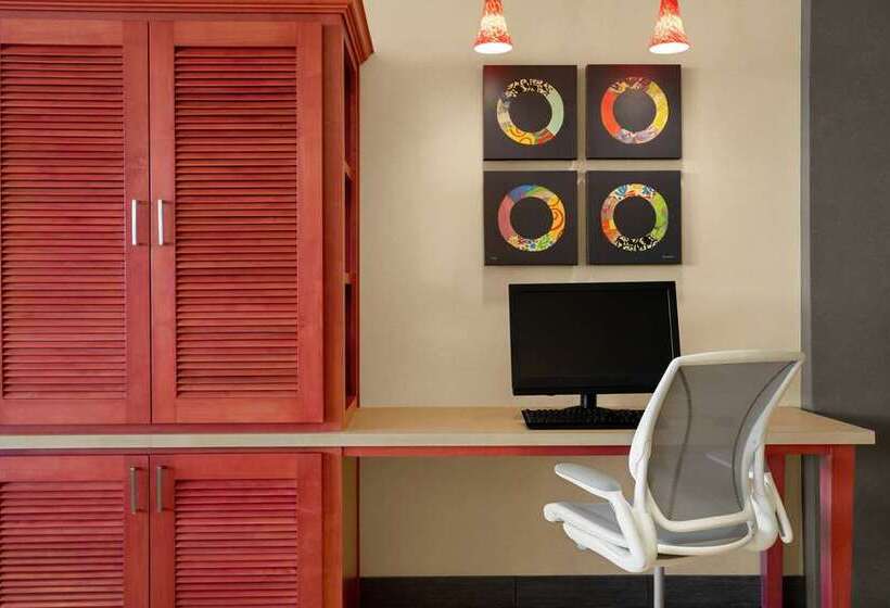 هتل Home2 Suites By Hilton Elko