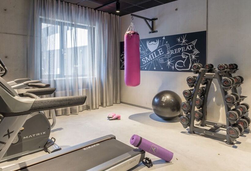 בית מלון כפרי Moxy Glasgow Merchant City