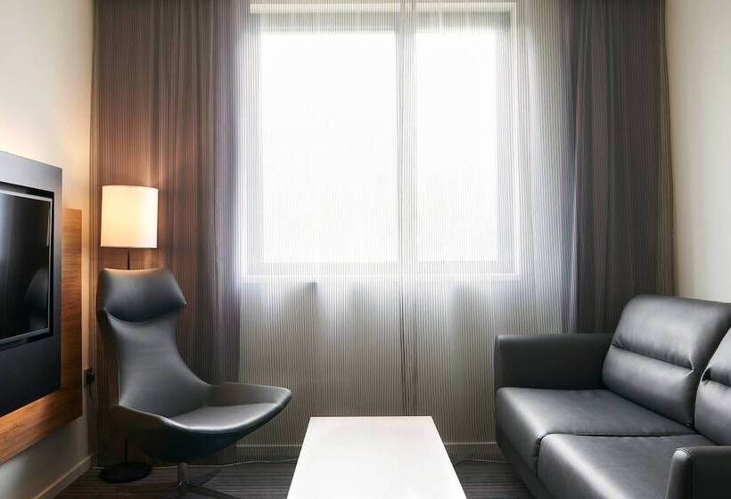 בית מלון כפרי Moxy Glasgow Merchant City