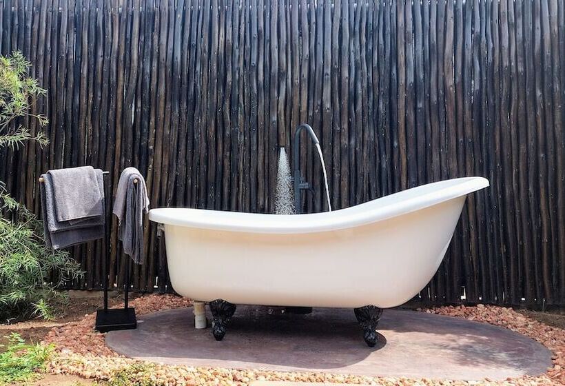 فندق The Baobab Bush Lodge, No Self Catering
