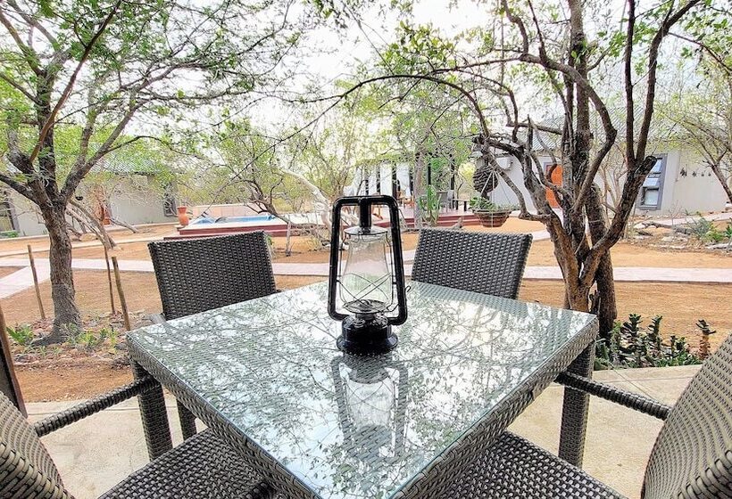 فندق The Baobab Bush Lodge, No Self Catering