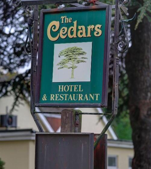 호텔 The Cedars