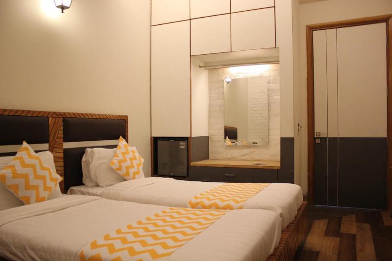 Fabhotel Daffodils Ii