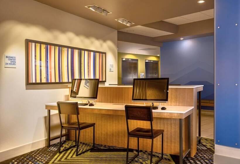 فندق Holiday Inn Express & Suites Salem North   Keizer, An Ihg