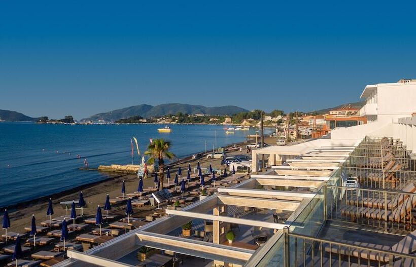 هتل Mandala Seafront Suites