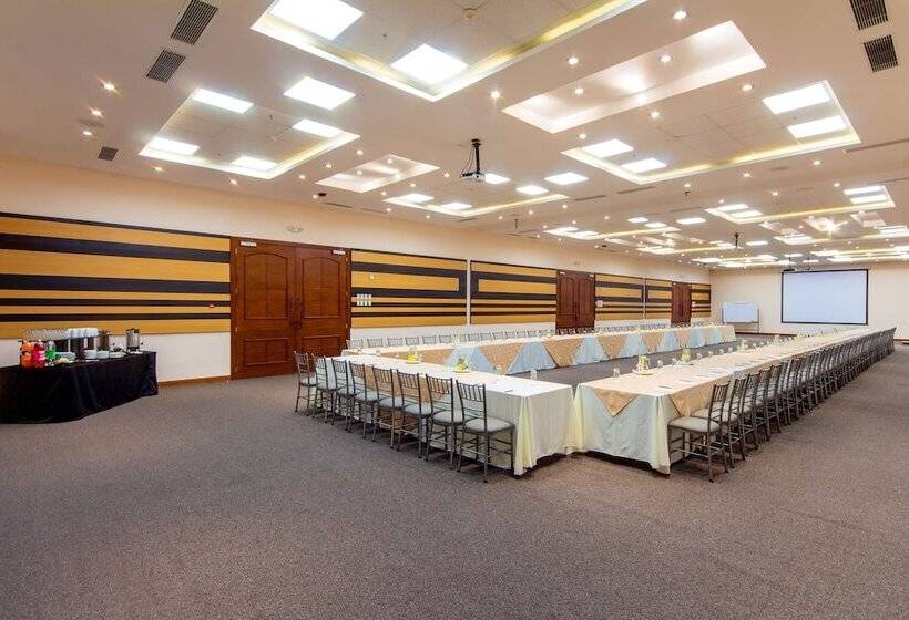 هتل Rincon De Puembo; Bw Signature Collection