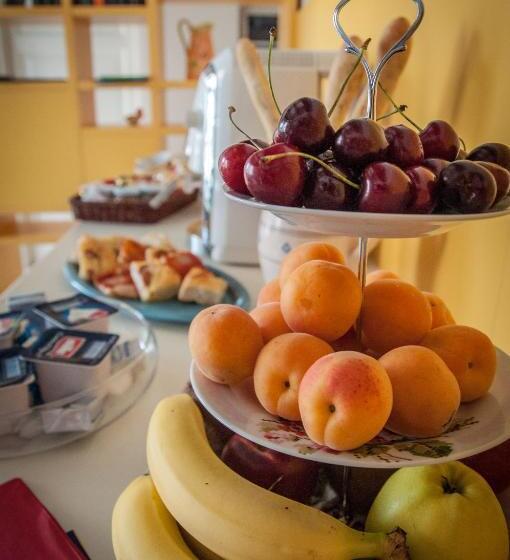 هتل B&b I Fiori Del Mare