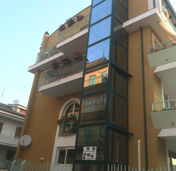 هتل B&b I Fiori Del Mare