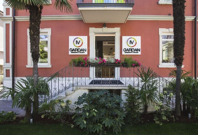 هتل Holiday Iv Gardan