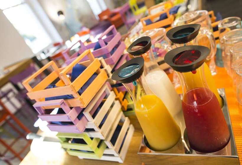 هتل Holiday Iv Gardan