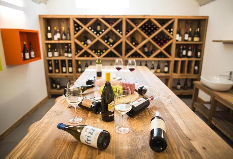 هتل Holiday Iv Gardan