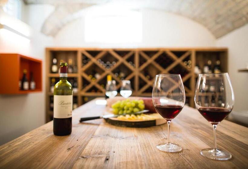 هتل Holiday Iv Gardan