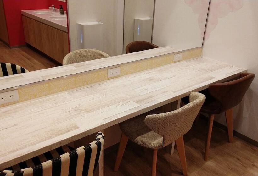 La Gent Hotel Okinawa Chatan Hotel And Hostel