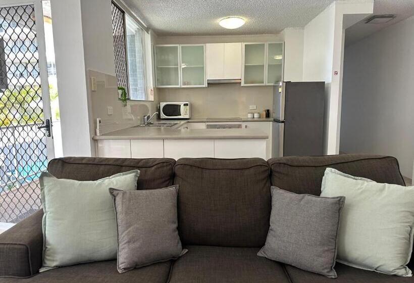 בית מלון כפרי Meridian Tower Kirra Beach