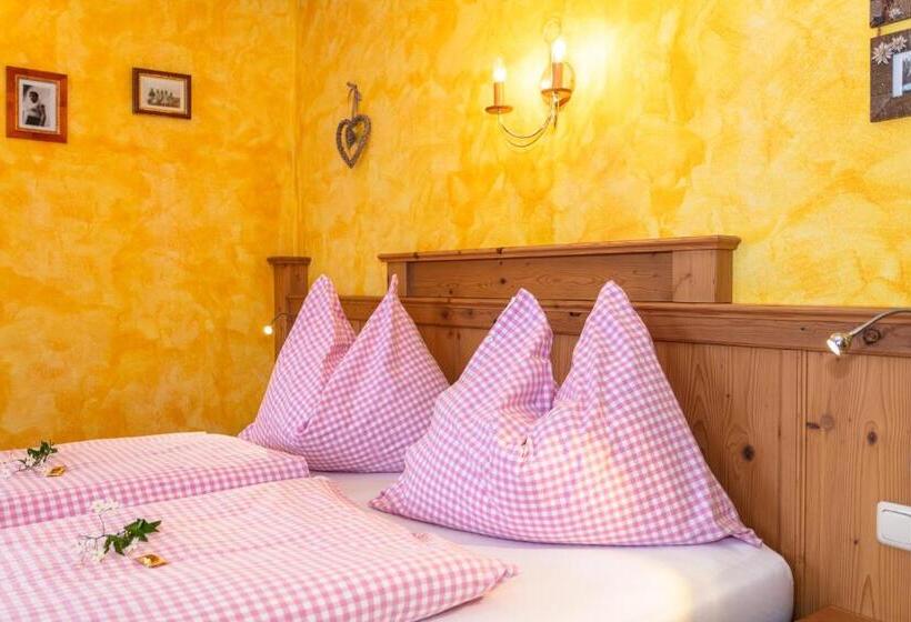 هتل Pension Lackenbauer