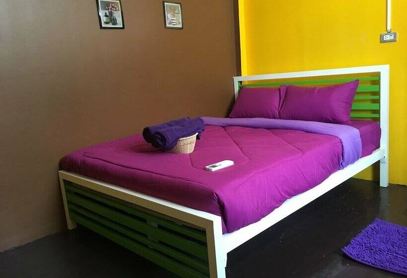 هتل Resting Place Hostel
