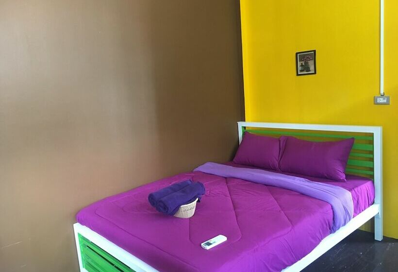 هتل Resting Place Hostel