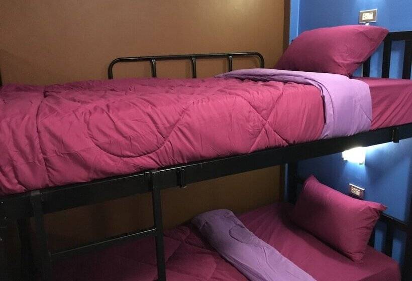 هتل Resting Place Hostel