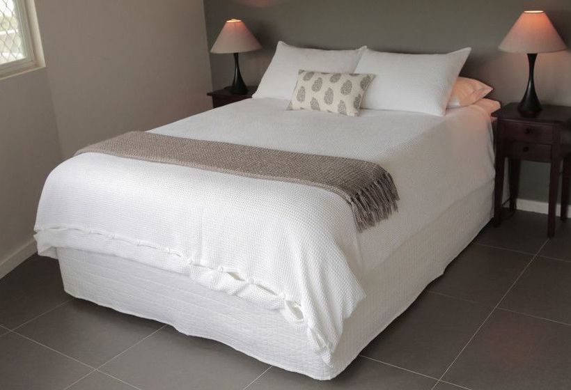 هتل Villa Apartments Westside